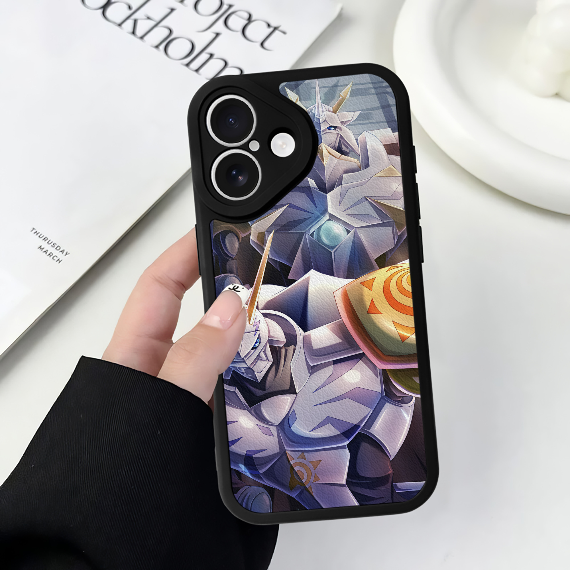 （画像用） Digimon デジタルモンスター/デジモン 【iPhone 16シリーズ対応】シリコンスマホケース（レザー調） 材質：シリコン